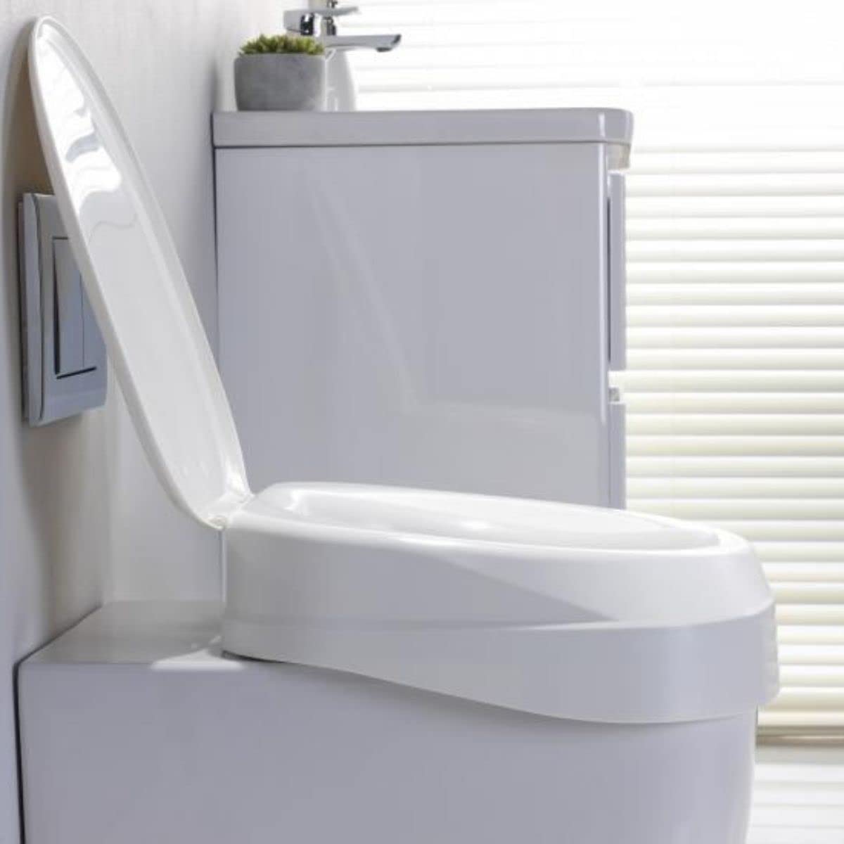 Scaun de toaleta ridicat cu capac Invacare Aquatec