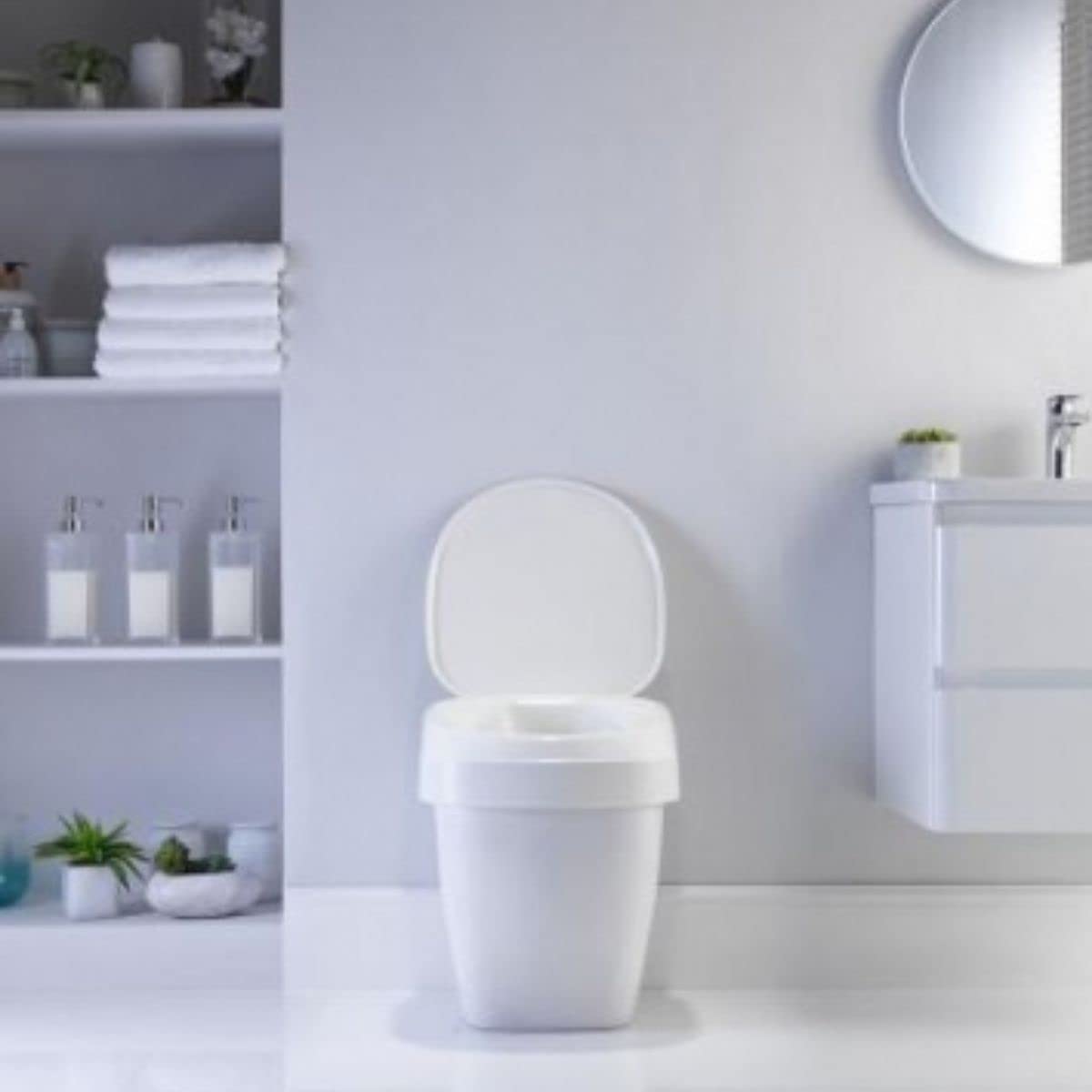 Scaun de toaleta ridicat cu capac Invacare Aquatec